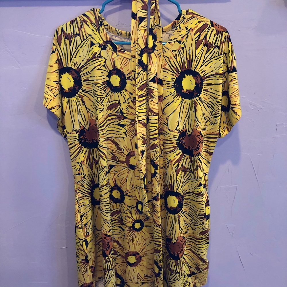 Sunflower shirt with tie